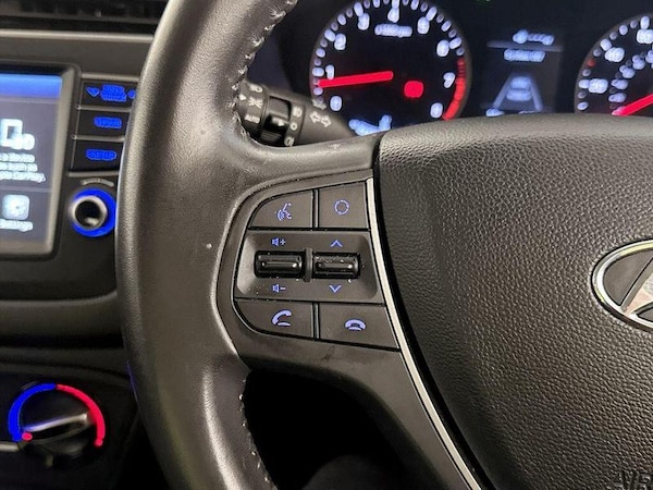 Used Hyundai i20 2018 for sale - 76131314: Photo 17