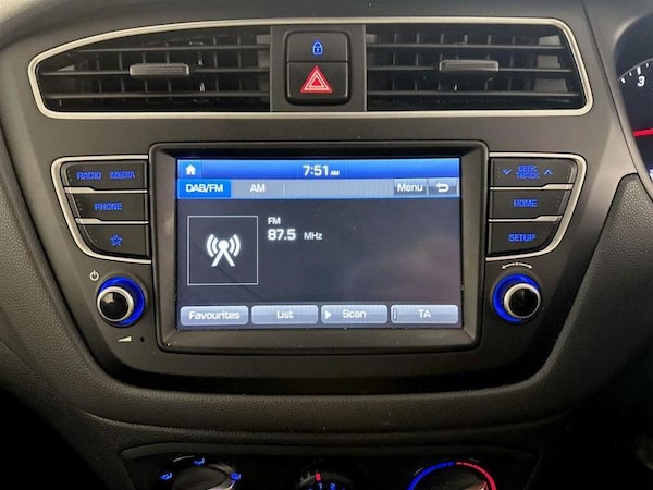 Used Hyundai i20 2018 for sale - 76131314: Photo 21
