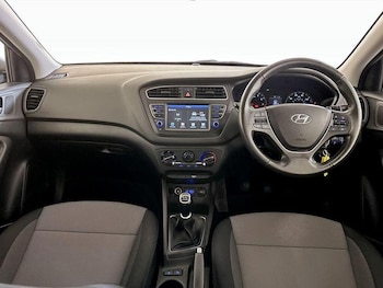 Used Hyundai i20 2018 for sale - 76131314: Photo 3