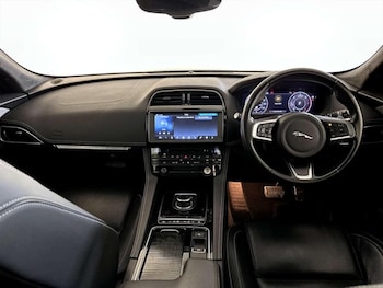 Used Jaguar F-Pace 2020 for sale - 76862331: Photo