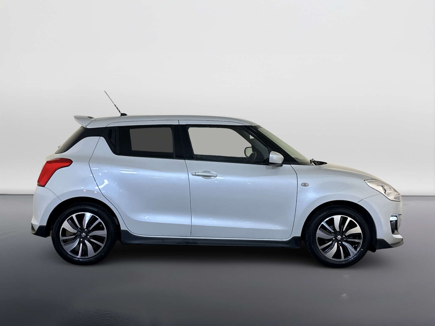 Used Suzuki Swift 2019 for sale - 77963177: Photo 11