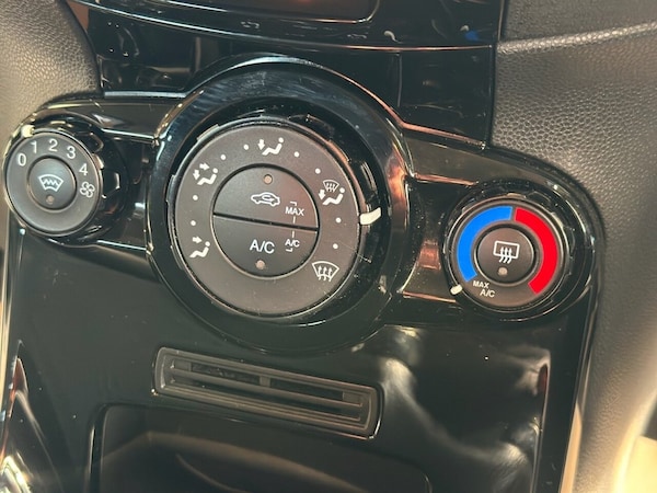Used Ford Fiesta 2015 for sale - 76223500: Photo 26