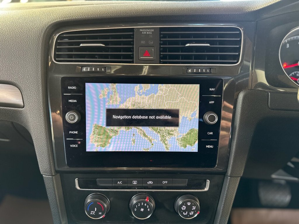 Used Volkswagen Golf 2017 for sale - 76632330: Photo 2