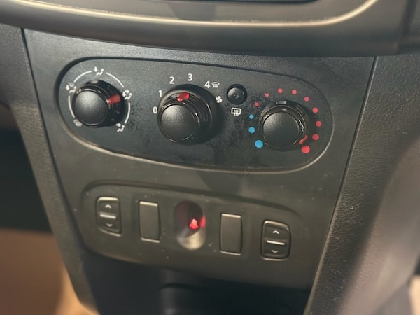 Used Dacia Sandero 2015 for sale - 76274054: Photo 21