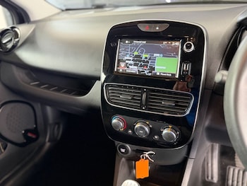 Used Renault Clio 2019 for sale - 79072302: Photo