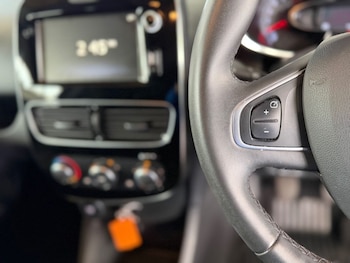 Used Renault Clio 2019 for sale - 79072302: Photo