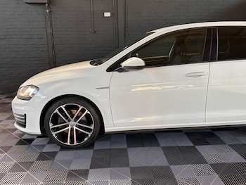 Used Volkswagen Golf 2015 for sale - 77734740: Photo