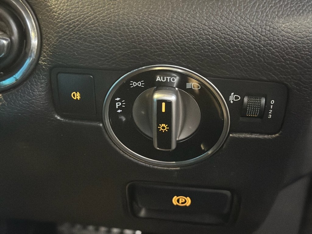 Used Mercedes-Benz SLK 2015 for sale - 76559440: Photo 30