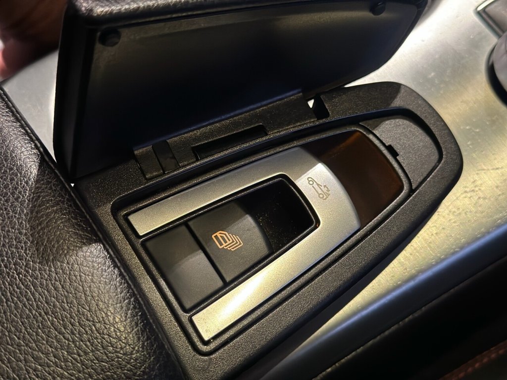 Used Mercedes-Benz SLK 2015 for sale - 76559440: Photo 35