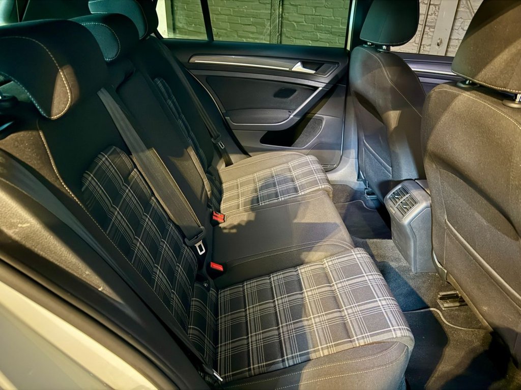 Used Volkswagen Golf 2017 for sale - 77546953: Photo 32