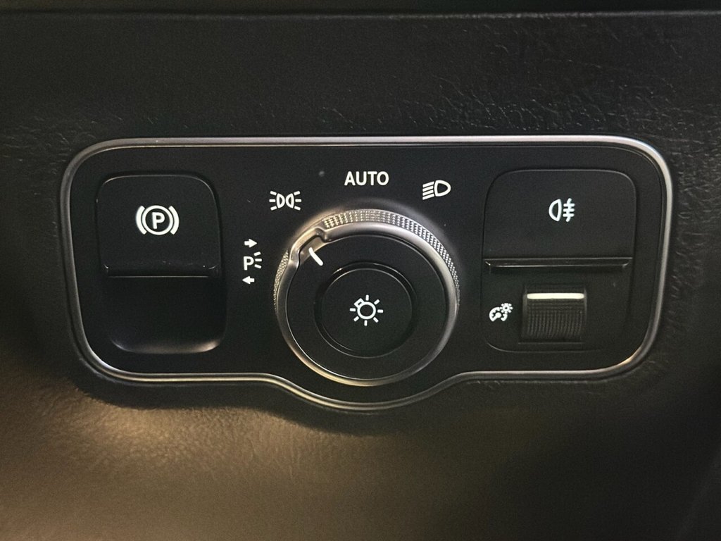 Used Mercedes-Benz GLB 2021 for sale - 76740536: Photo 32