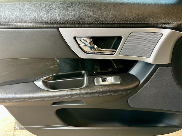 Used Jaguar XF 2013 for sale - 76223269: Photo 32