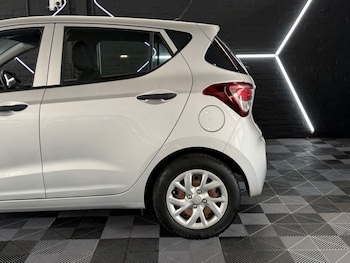 Used Hyundai i10 2017 for sale - 78887533: Photo