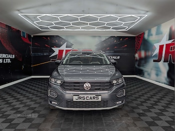 Used Volkswagen T-Roc 2018 for sale - 79534037: Photo