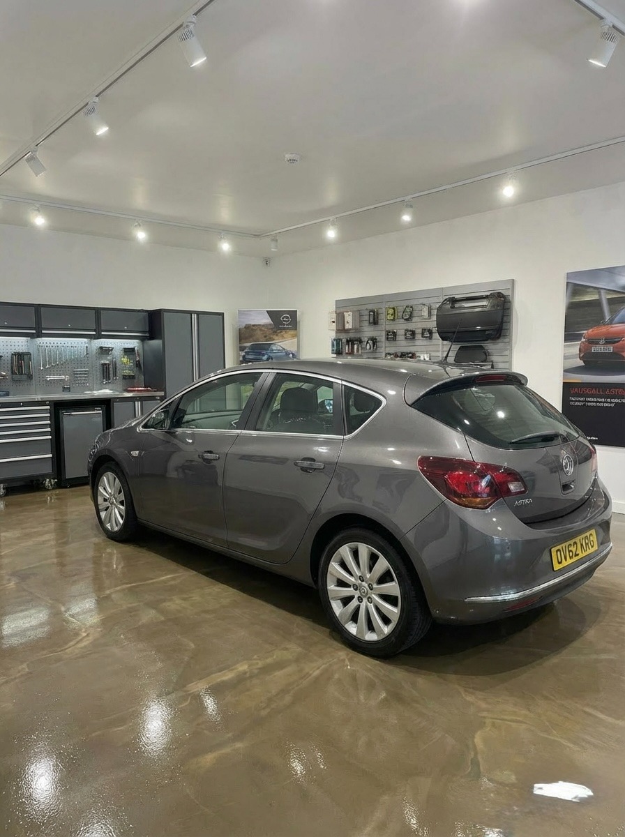 Used Vauxhall Astra 2012 for sale - 77778781: Photo 2