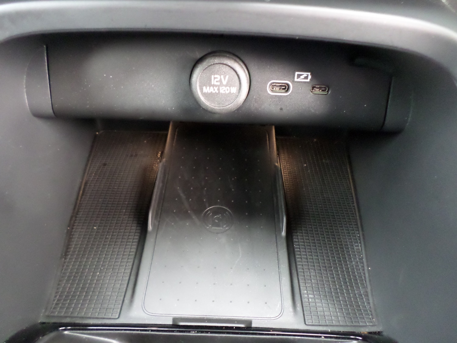 Used Volvo XC40 2025 for sale - 76518098: Photo 9