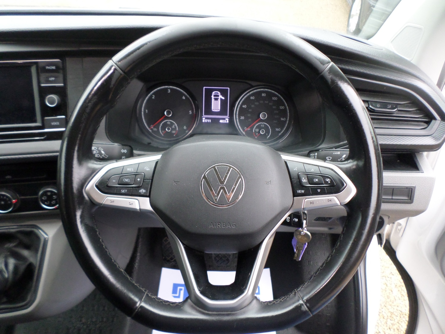 Used Volkswagen Transporter 2023 for sale - 77493252: Photo 2