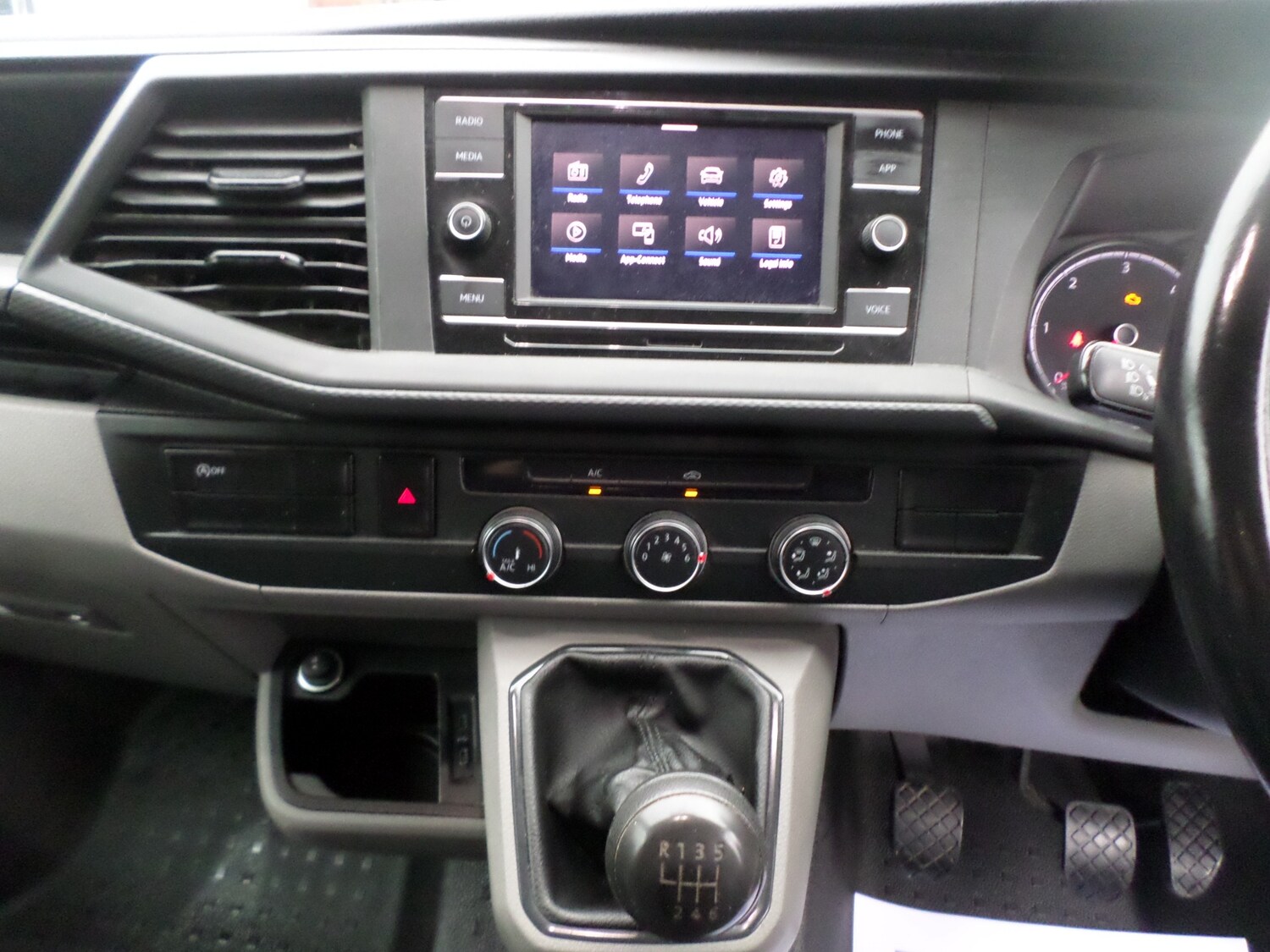 Used Volkswagen Transporter 2023 for sale - 77493252: Photo 9