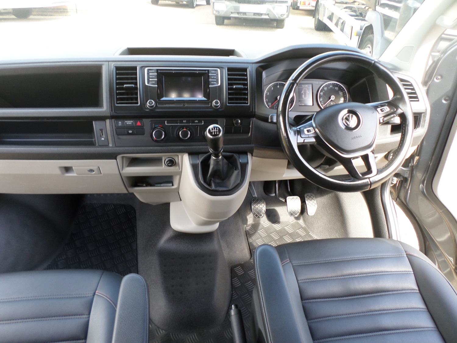 Used Volkswagen Transporter 2017 for sale - 78212119: Photo 2