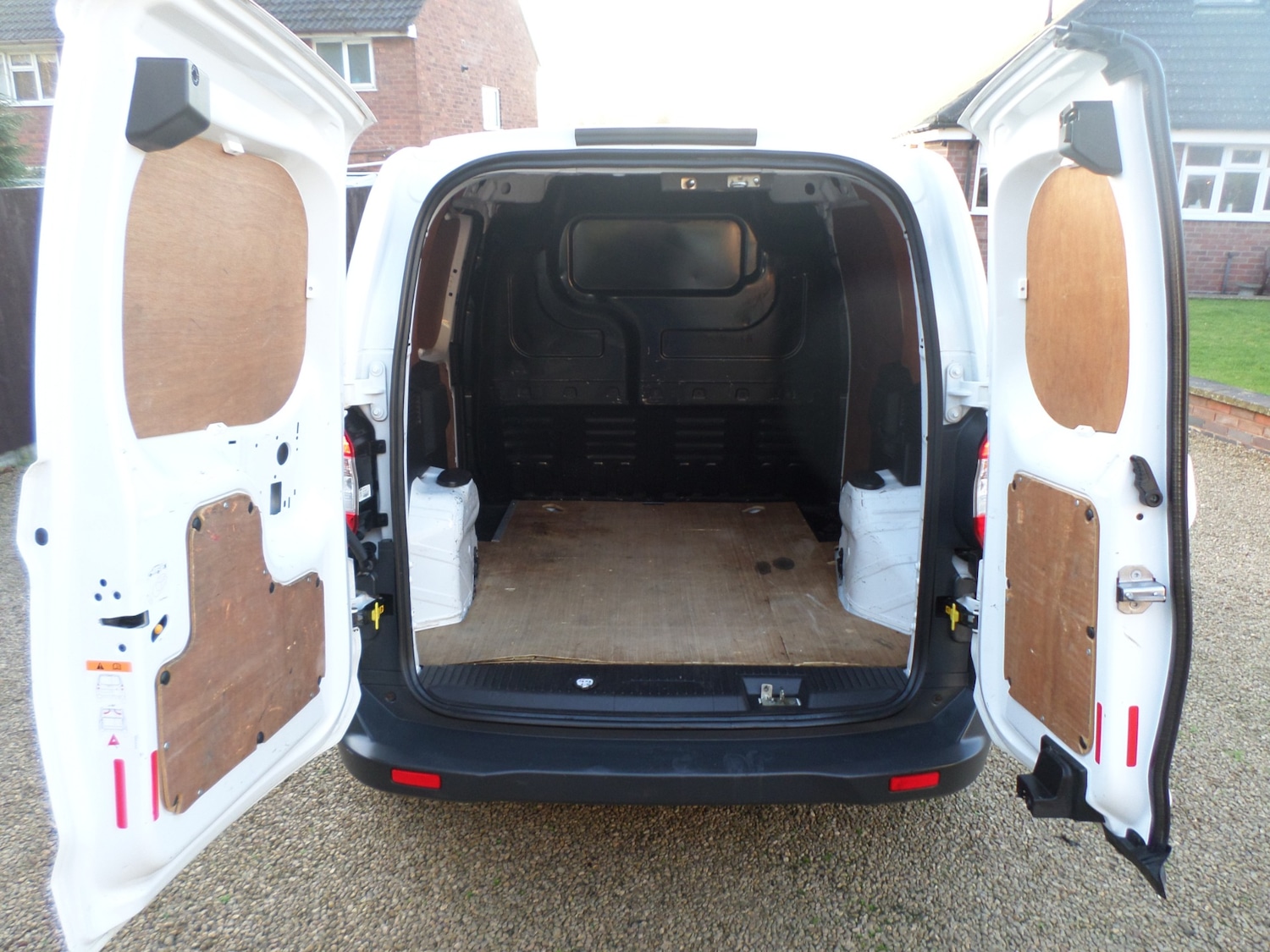 Used Ford Transit Courier 2018 for sale - 77001631: Photo 10