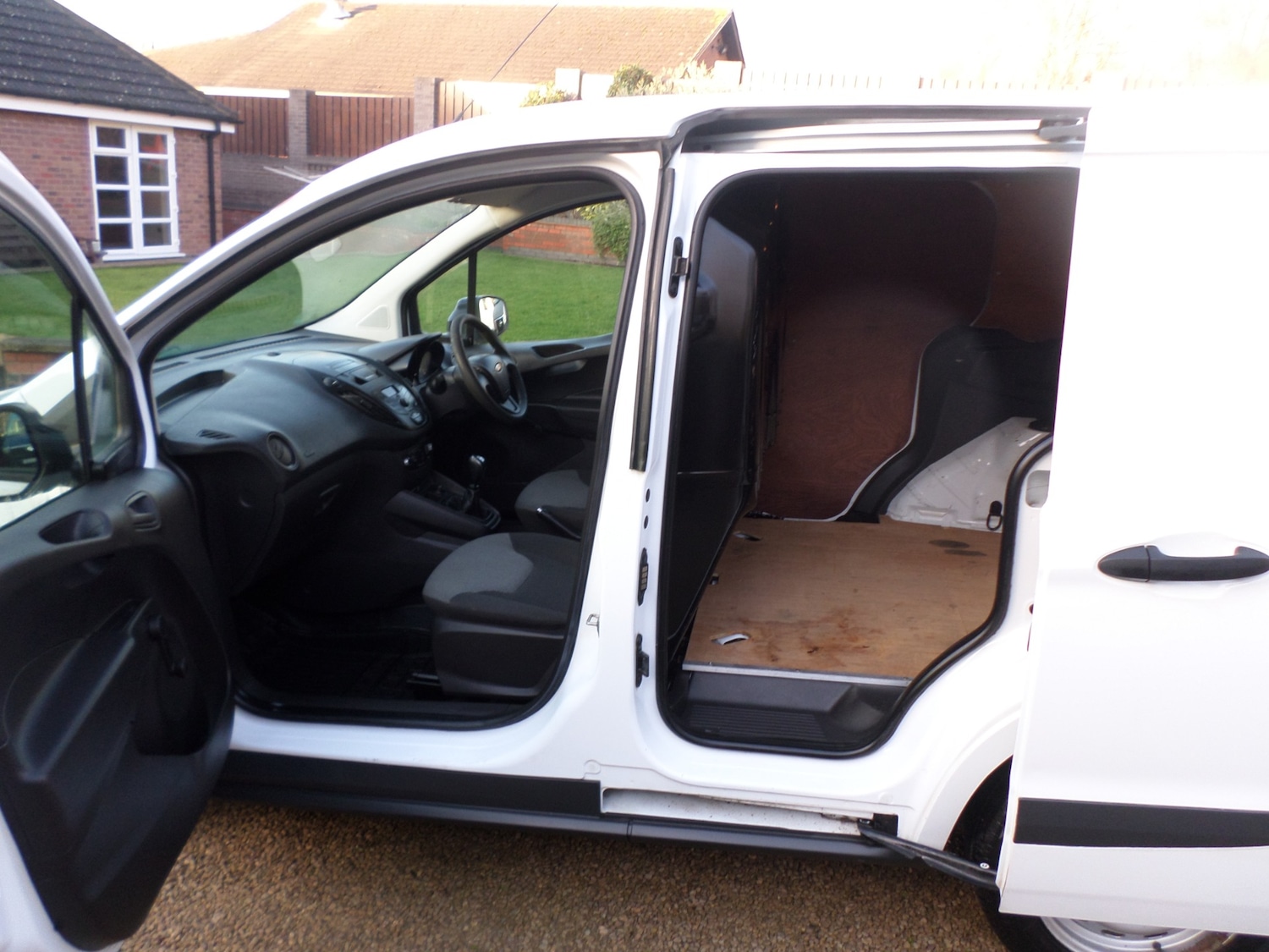 Used Ford Transit Courier 2018 for sale - 77001631: Photo 4