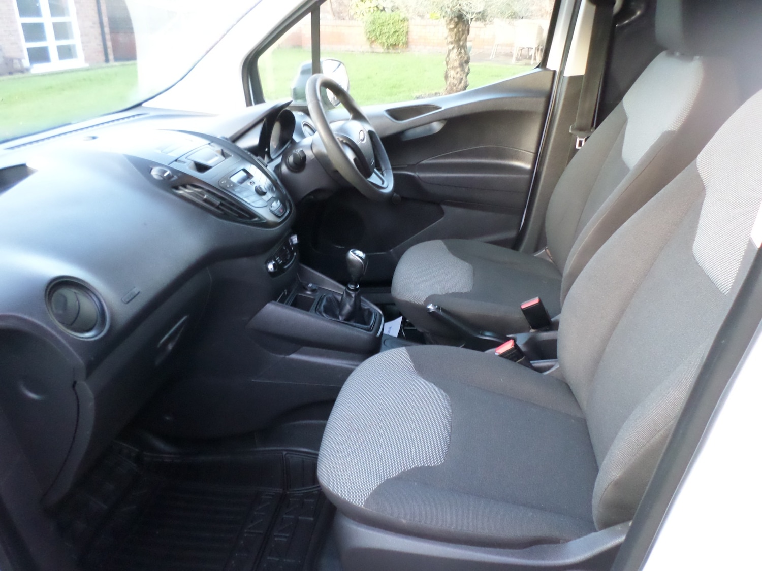 Used Ford Transit Courier 2018 for sale - 77001631: Photo 5