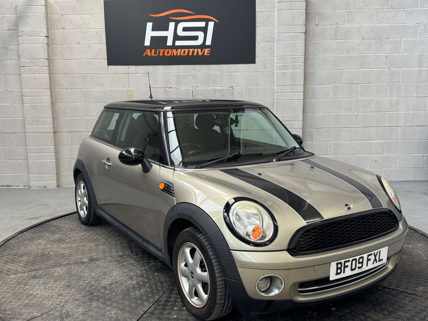 Used MINI Hatch 2009 for sale - 76410301: Photo 1