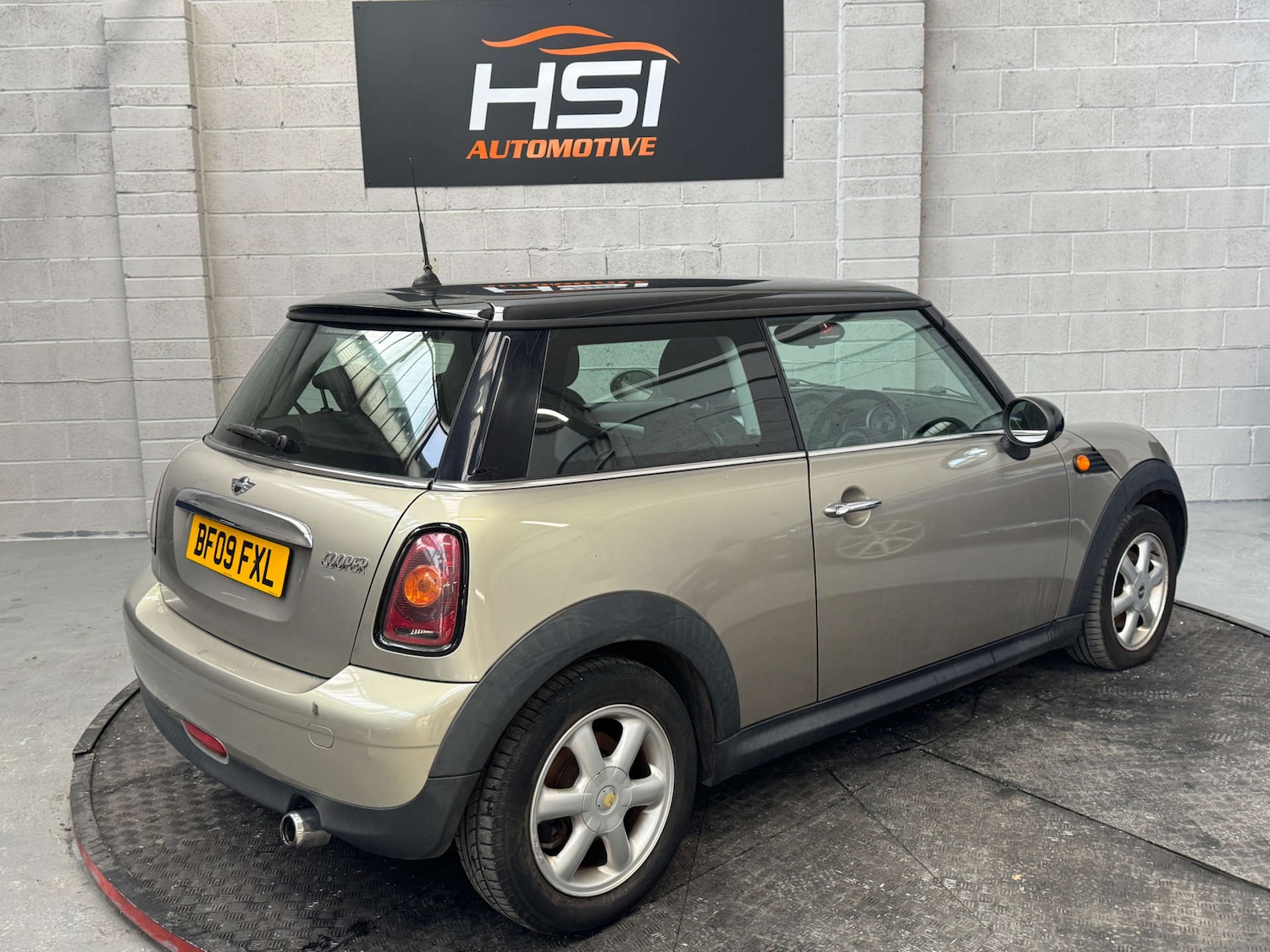 Used MINI Hatch 2009 for sale - 76410301: Photo 5