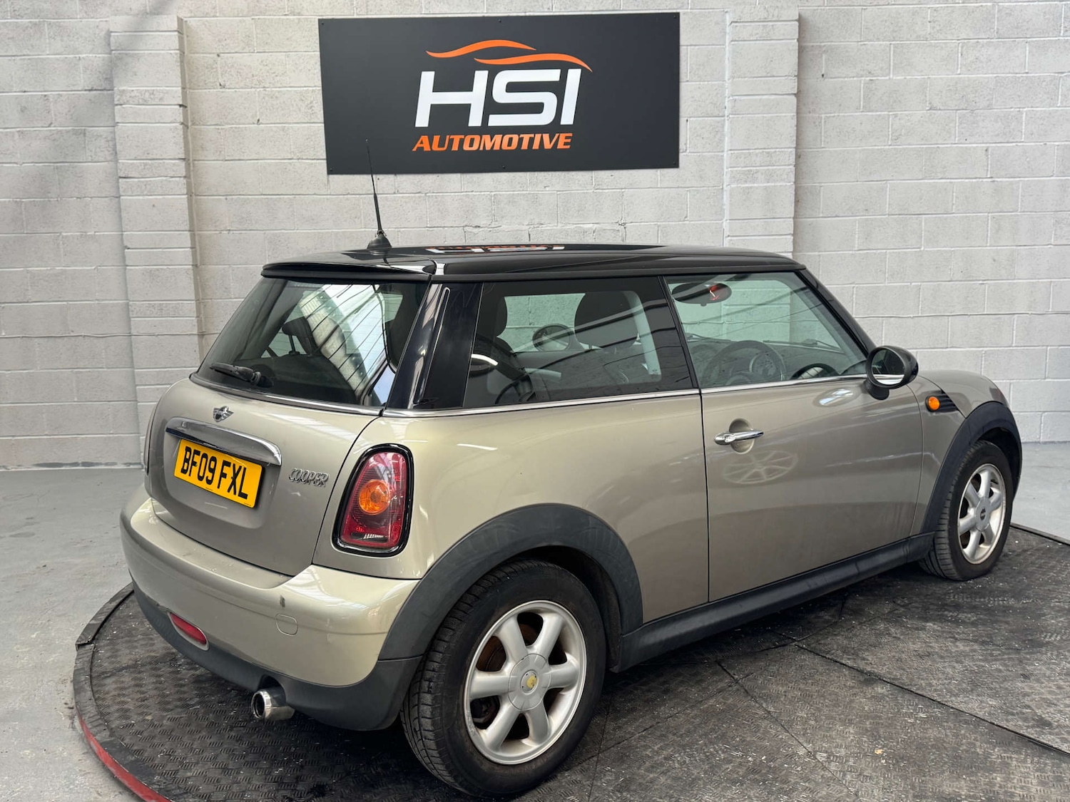 Used MINI Hatch 2009 for sale - 76410301: Photo 9