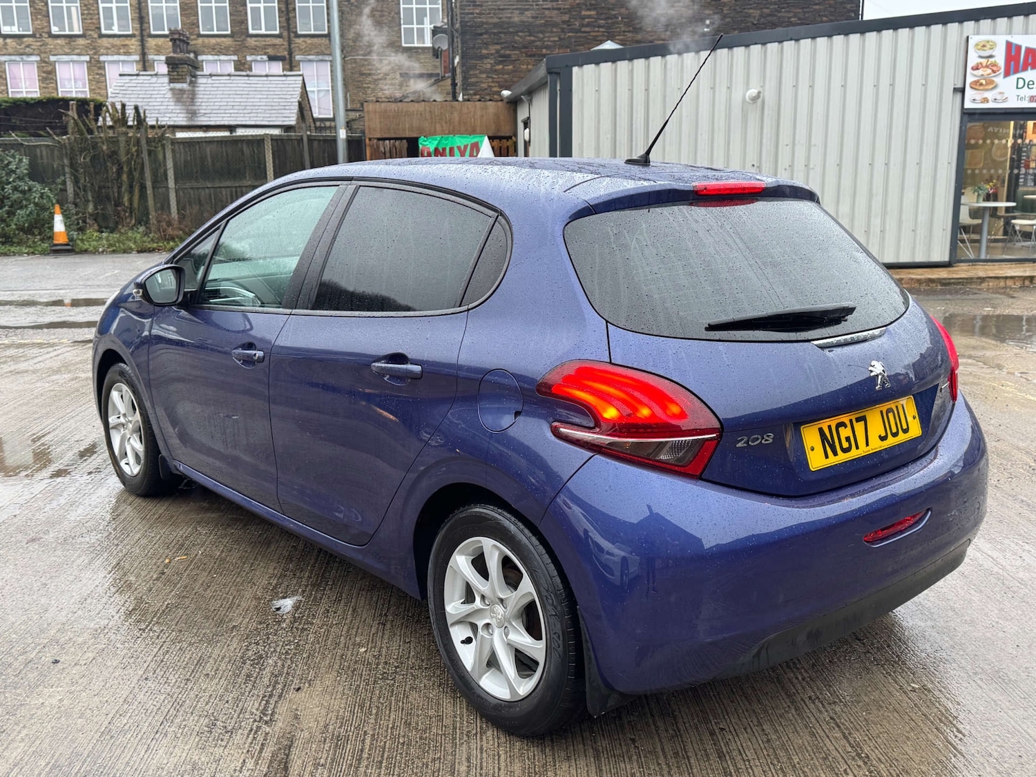 Used Peugeot 208 2017 for sale - 77555452: Photo 6