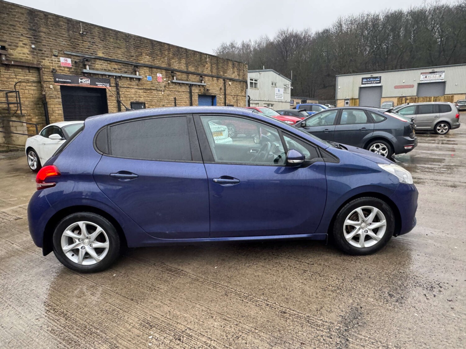 Used Peugeot 208 2017 for sale - 77555452: Photo 9