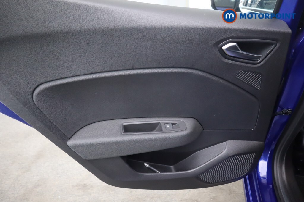 Used Renault Clio 2024 for sale - 76797286: Photo 41