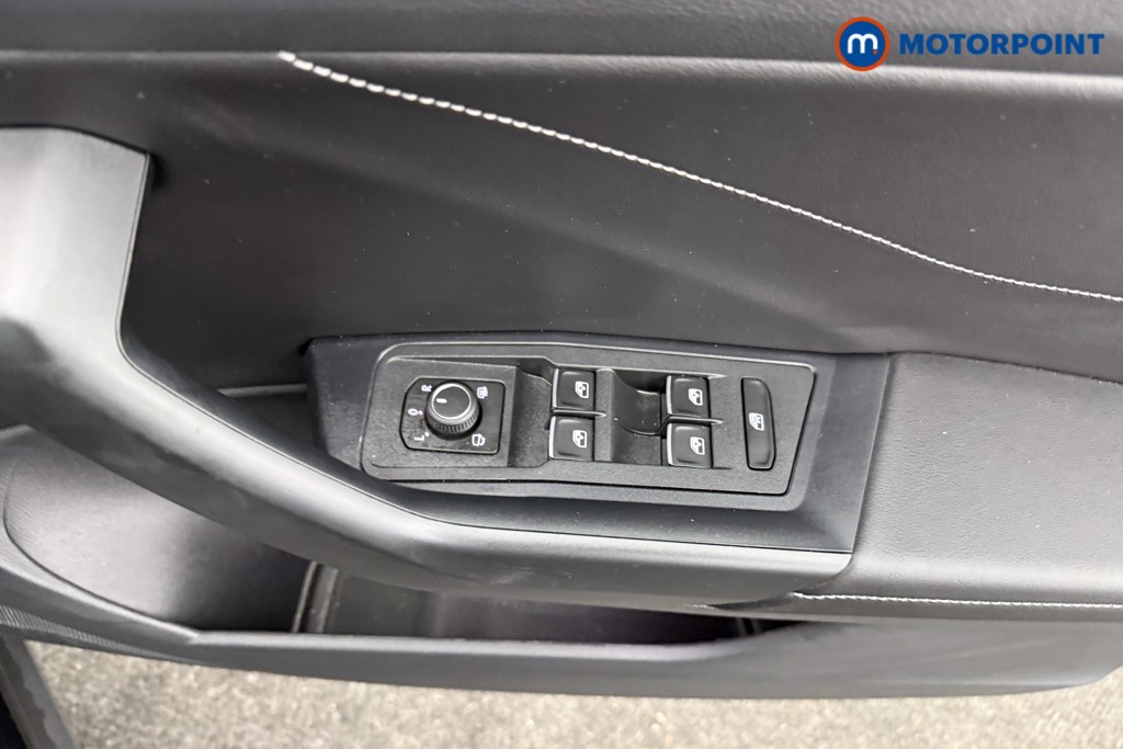 Used Volkswagen T-Roc for sale - 77324123: Photo 24