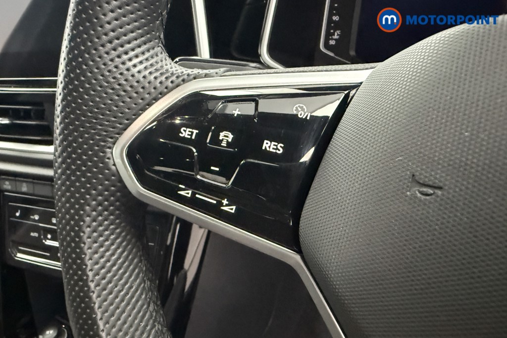 Used Volkswagen T-Roc 2023 for sale - 77688535: Photo 11