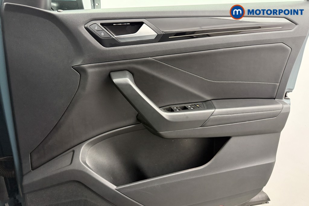 Used Volkswagen T-Roc 2023 for sale - 77688535: Photo 24