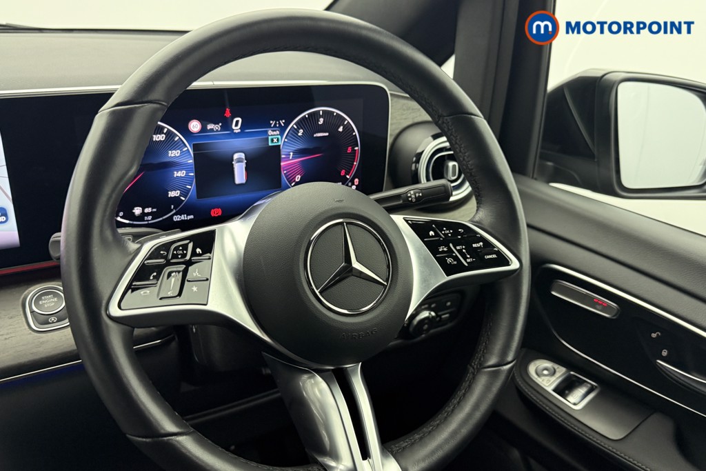 Used Mercedes-Benz V-Class 2024 for sale - 76723201: Photo 11