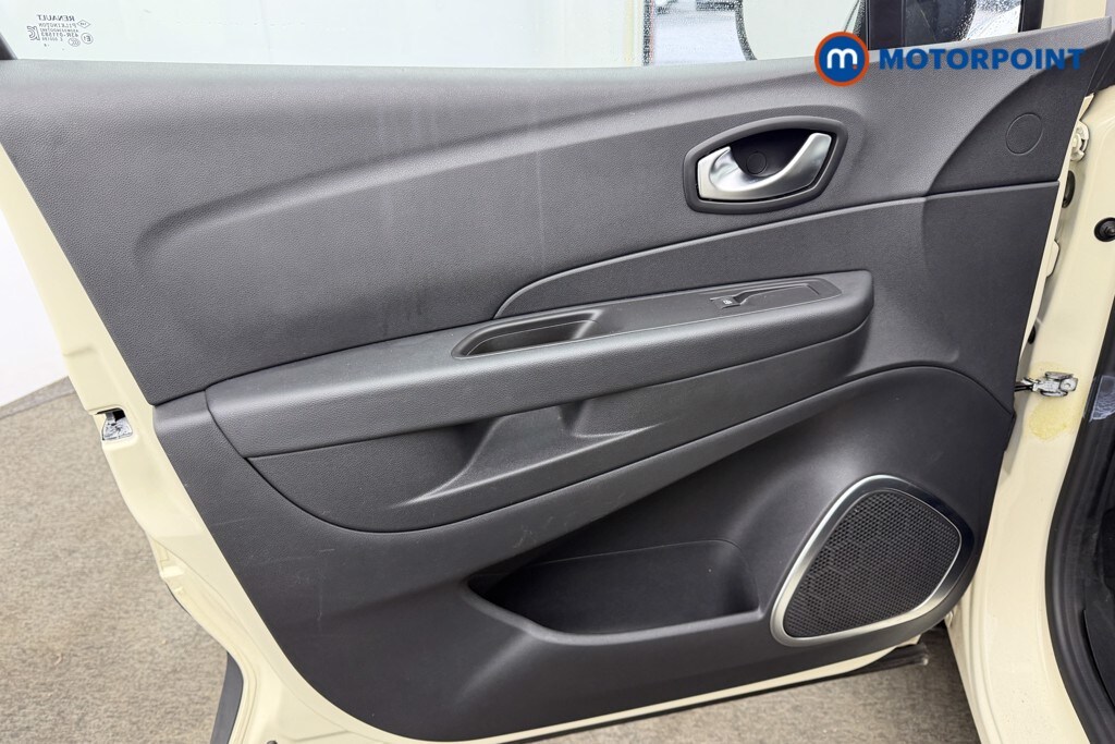 Used Renault Captur 2018 for sale - 77367868: Photo 41