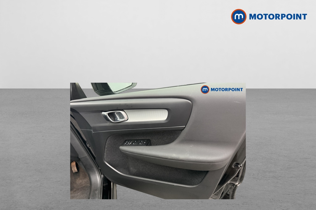 Used Volvo XC40 2021 for sale - 77196128: Photo 2