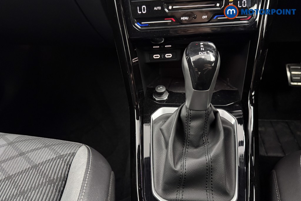 Used Volkswagen T-Roc 2024 for sale - 77407225: Photo 24