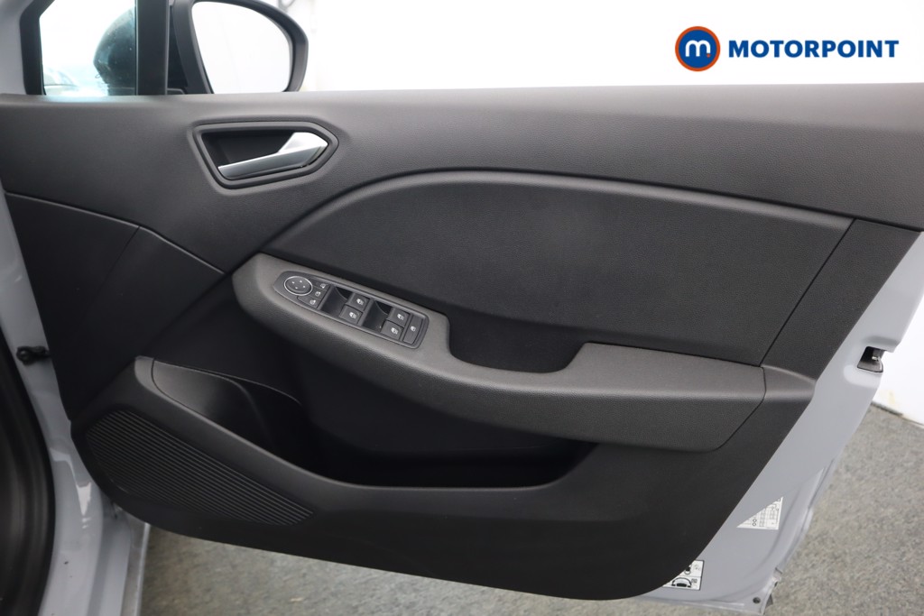 Used Renault Clio 2024 for sale - 77407395: Photo 30