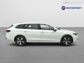 Used Volkswagen Passat 2025 for sale - 79102756: Photo