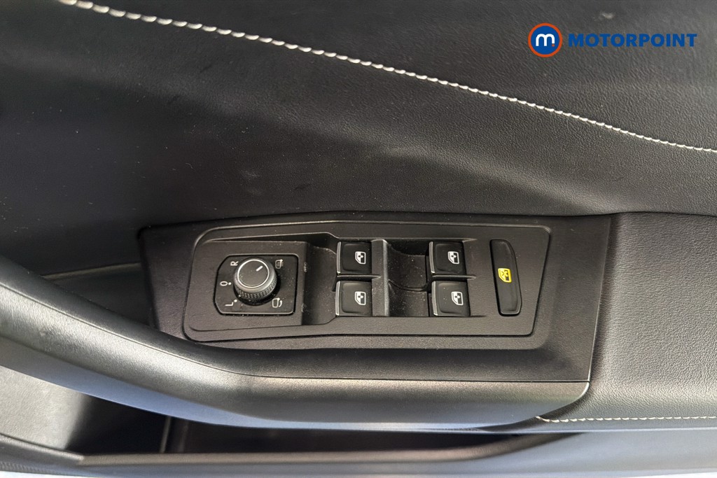 Used Volkswagen T-Roc 2023 for sale - 77848891: Photo 26