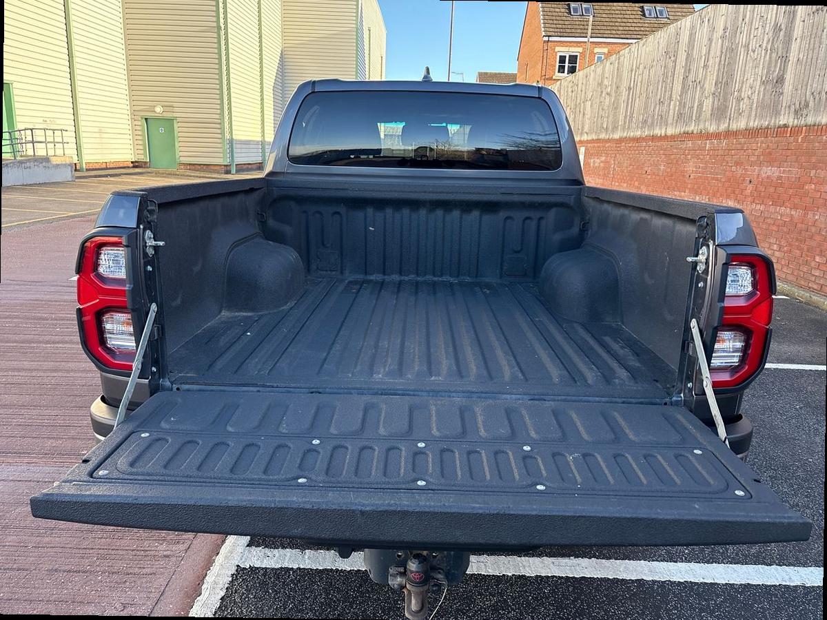 Used Toyota Hilux 2023 for sale - 76788129: Photo 18