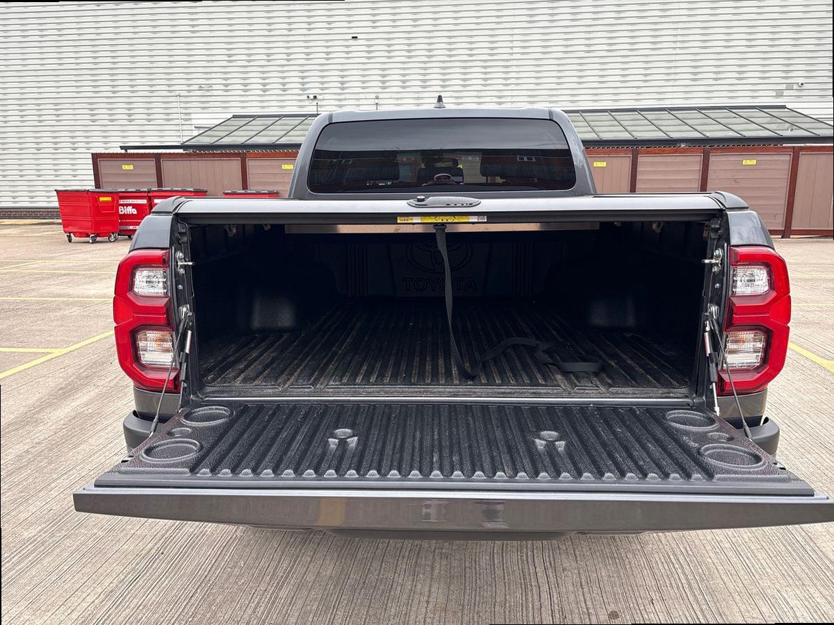 Used Toyota Hilux 2025 for sale - 78022239: Photo 18