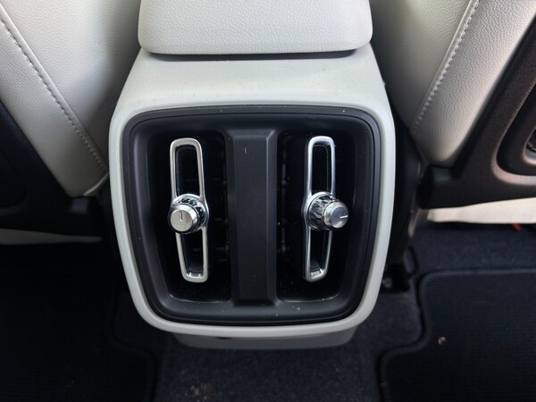 Used Volvo XC40 2024 for sale - 75514375: Photo 25