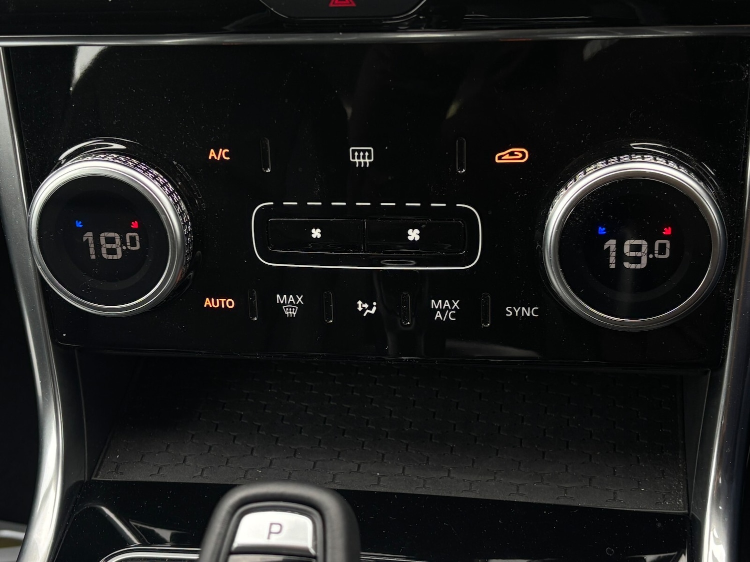 Used Jaguar XE 2020 for sale - 77293386: Photo 28