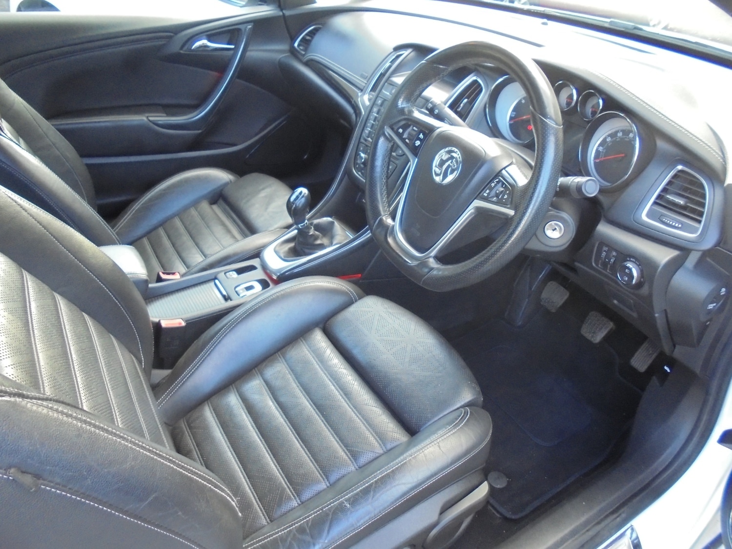 Used Vauxhall Cascada 2014 for sale - 76437939: Photo 2