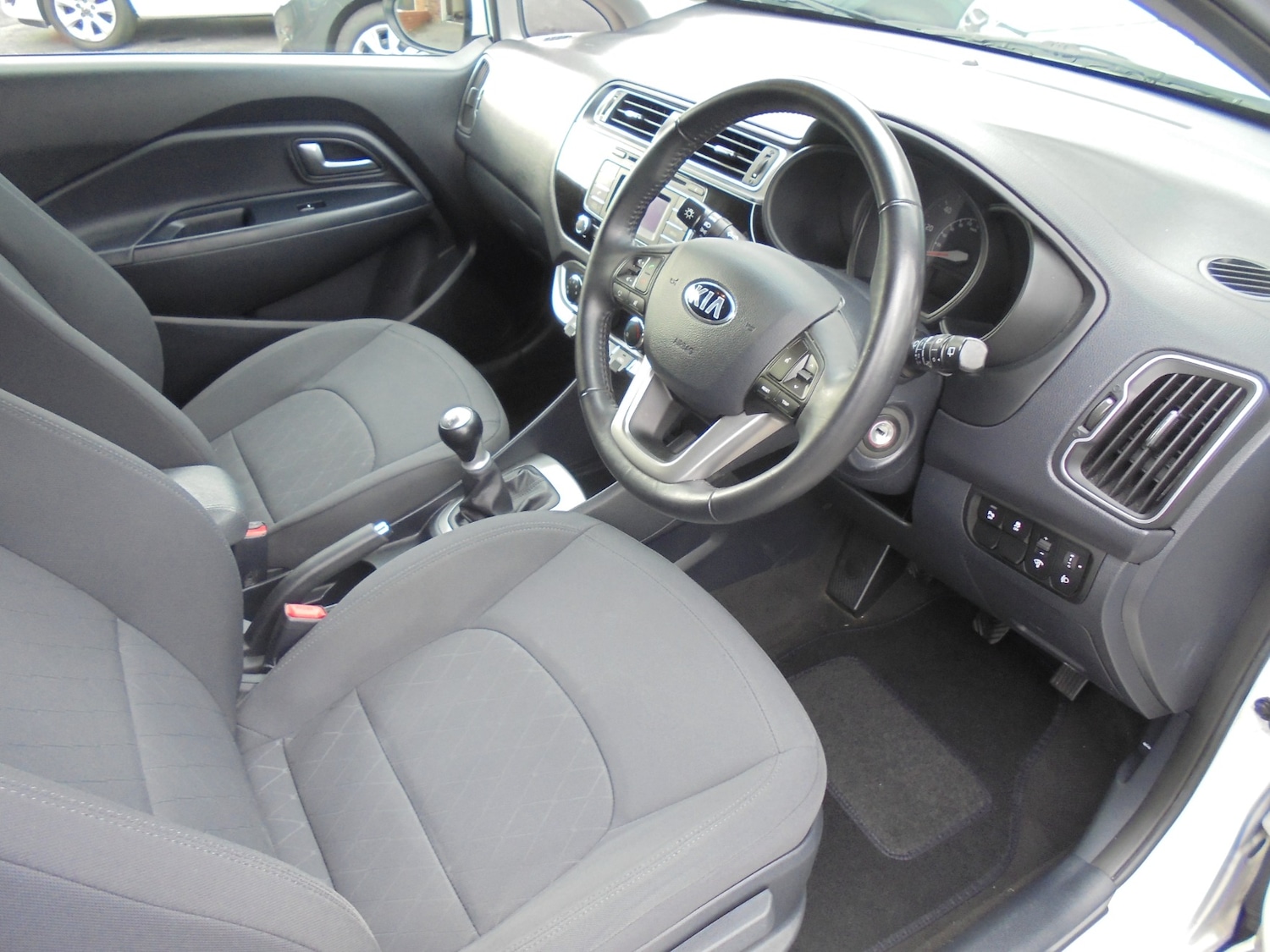 Used Kia Rio 2016 for sale - 76144367: Photo 2