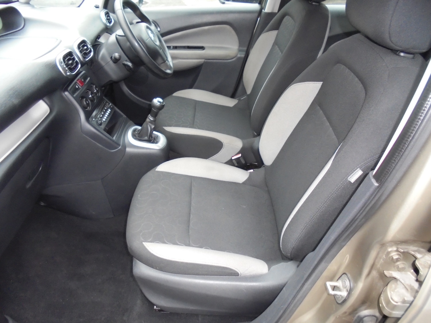 Used Citroen C3 Picasso 2012 for sale - 76542900: Photo 8