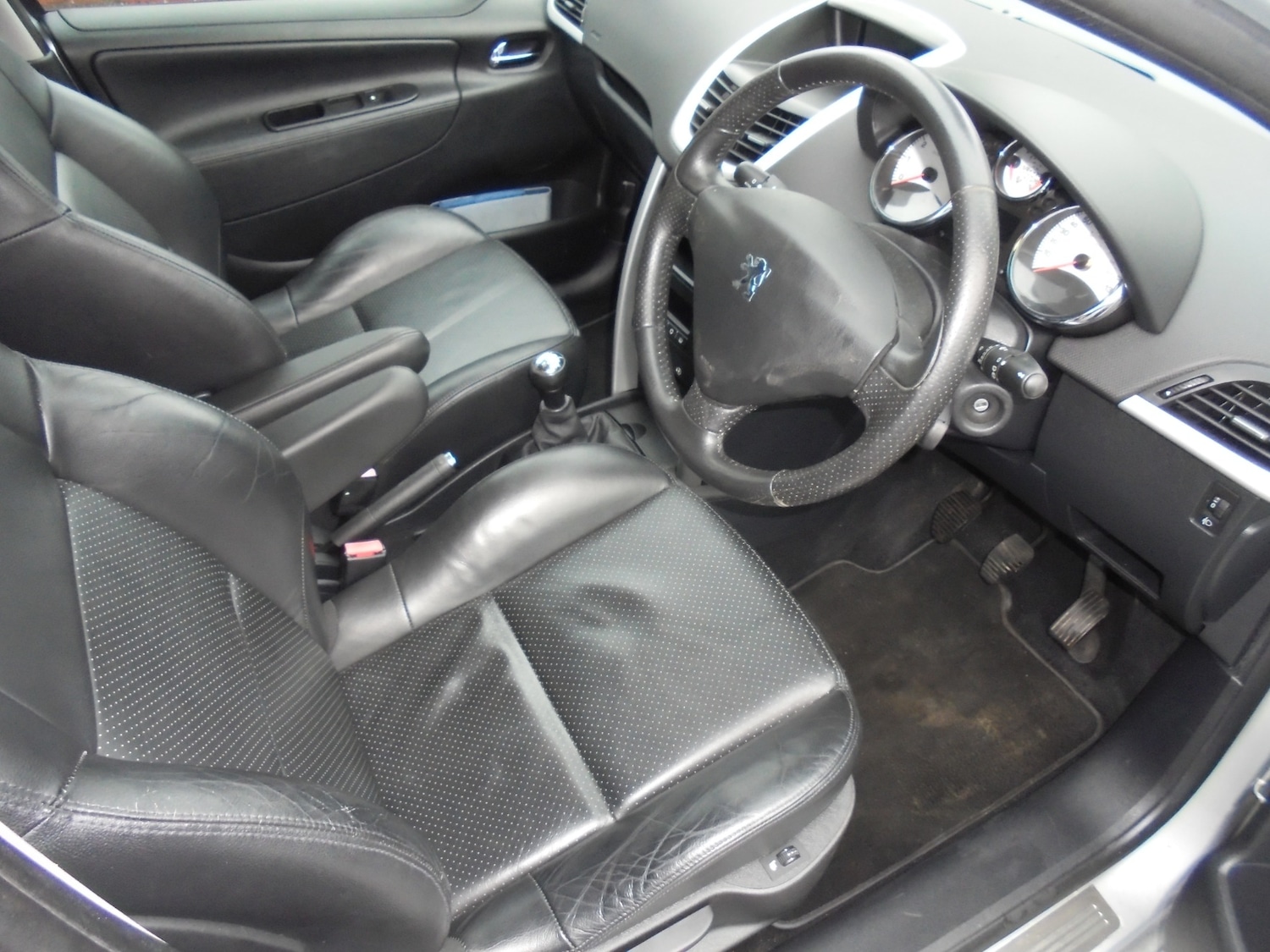 Used Peugeot 207 2010 for sale - 77208719: Photo 2